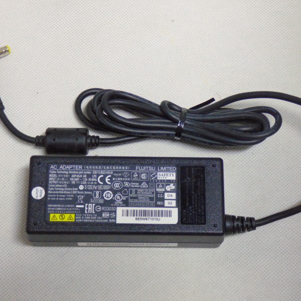Блок живлення Fujitsu 19v 3.42a 65w 5.5/2.5 Блок живлення Fujitsu 19v 3.42a 65w 5.5/2.5