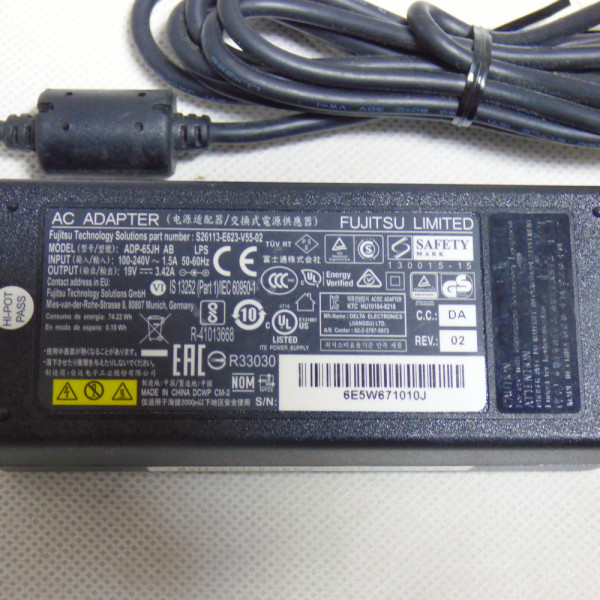 Блок живлення Fujitsu 19v 3.42a 65w 5.5/2.5 Блок живлення Fujitsu 19v 3.42a 65w 5.5/2.5