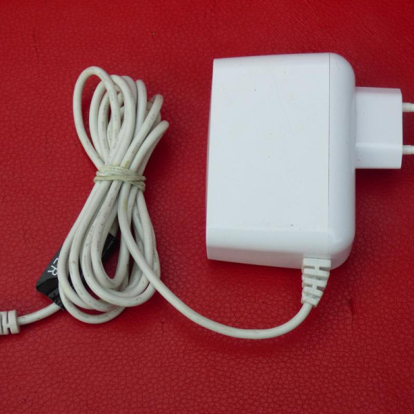 Блок питания Umec 15v 2a 30w 5.5/2.1 Блок питания Umec 15v 2a 30w 5.5/2.1