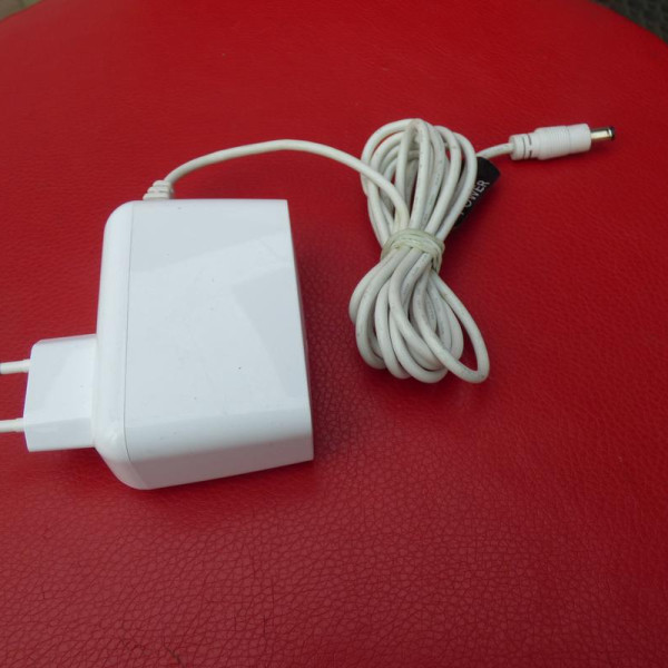 Блок питания Umec 15v 2a 30w 5.5/2.1 Блок питания Umec 15v 2a 30w 5.5/2.1