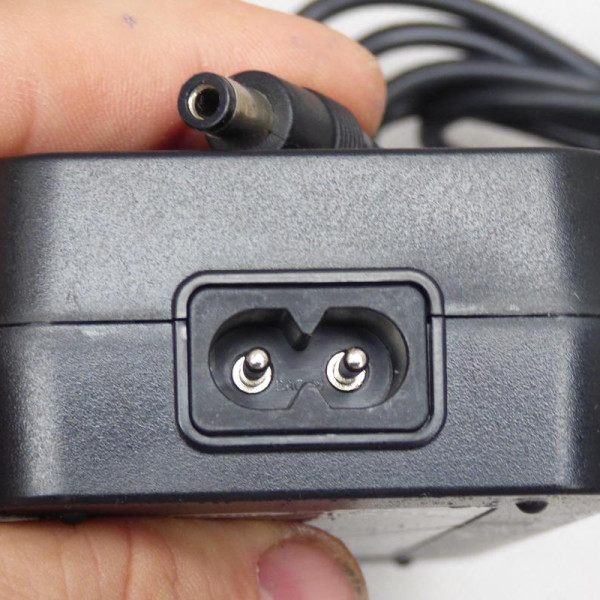 Блок питания Samsung 14v 4.29a 60w 5.5/2.5 Блок питания Samsung 14v 4.29a 60w 5.5/2.5