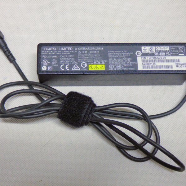 Блок живлення Fujitsu slim 19v 3.42a 65w 3.5/1.35 Блок живлення Fujitsu slim 19v 3.42a 65w 3.5/1.35