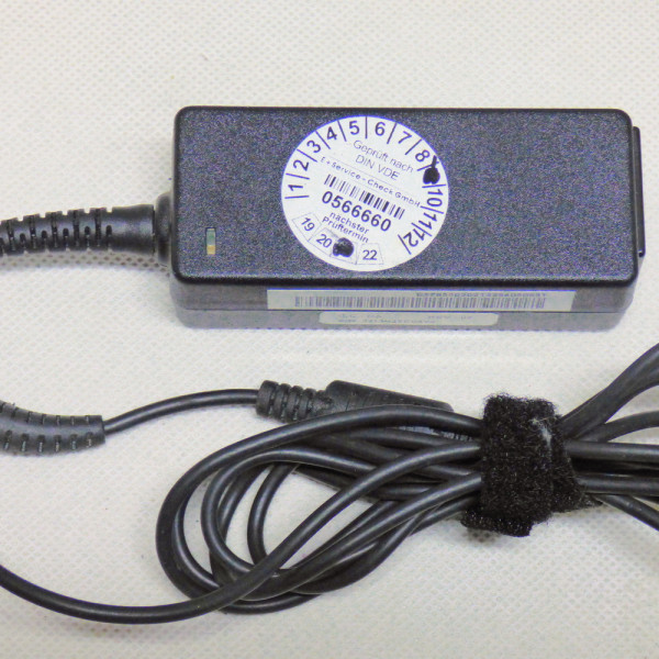 Блок живлення Fujitsu 20v 2.0a 40w 5.5/2.5 Блок живлення Fujitsu 20v 2.0a 40w 5.5/2.5
