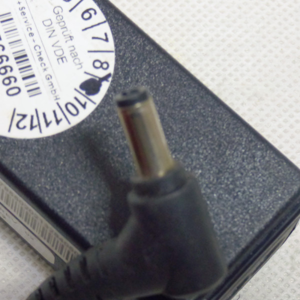 Блок живлення Fujitsu 20v 2.0a 40w 5.5/2.5 Блок живлення Fujitsu 20v 2.0a 40w 5.5/2.5