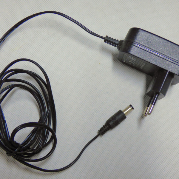 SCHROTT Блок живлення несправний 12V 0.5-1.0A SCHROTT Блок живлення несправний 12V 0.5-1.0A