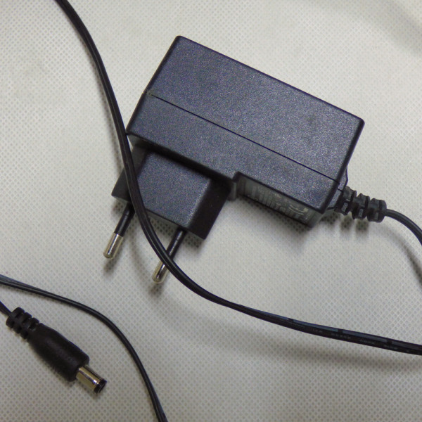 SCHROTT Блок живлення несправний 12V 0.5-1.0A SCHROTT Блок живлення несправний 12V 0.5-1.0A