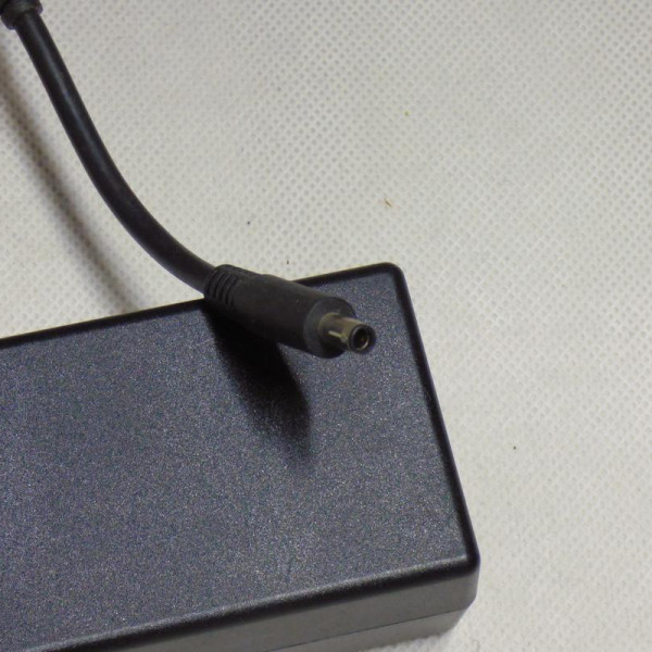 Блок живлення Dell 19.5v 4.62a 90w 4.5/3.0 Блок живлення Dell 19.5v 4.62a 90w 4.5/3.0