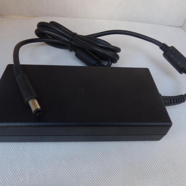 Блок живлення Dell 19.5v 9.23a 180w 7.4/5.0 Блок живлення Dell 19.5v 9.23a 180w 7.4/5.0