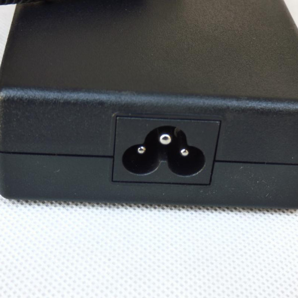 Блок живлення Dell 19.5v 9.23a 180w 7.4/5.0 Блок живлення Dell 19.5v 9.23a 180w 7.4/5.0